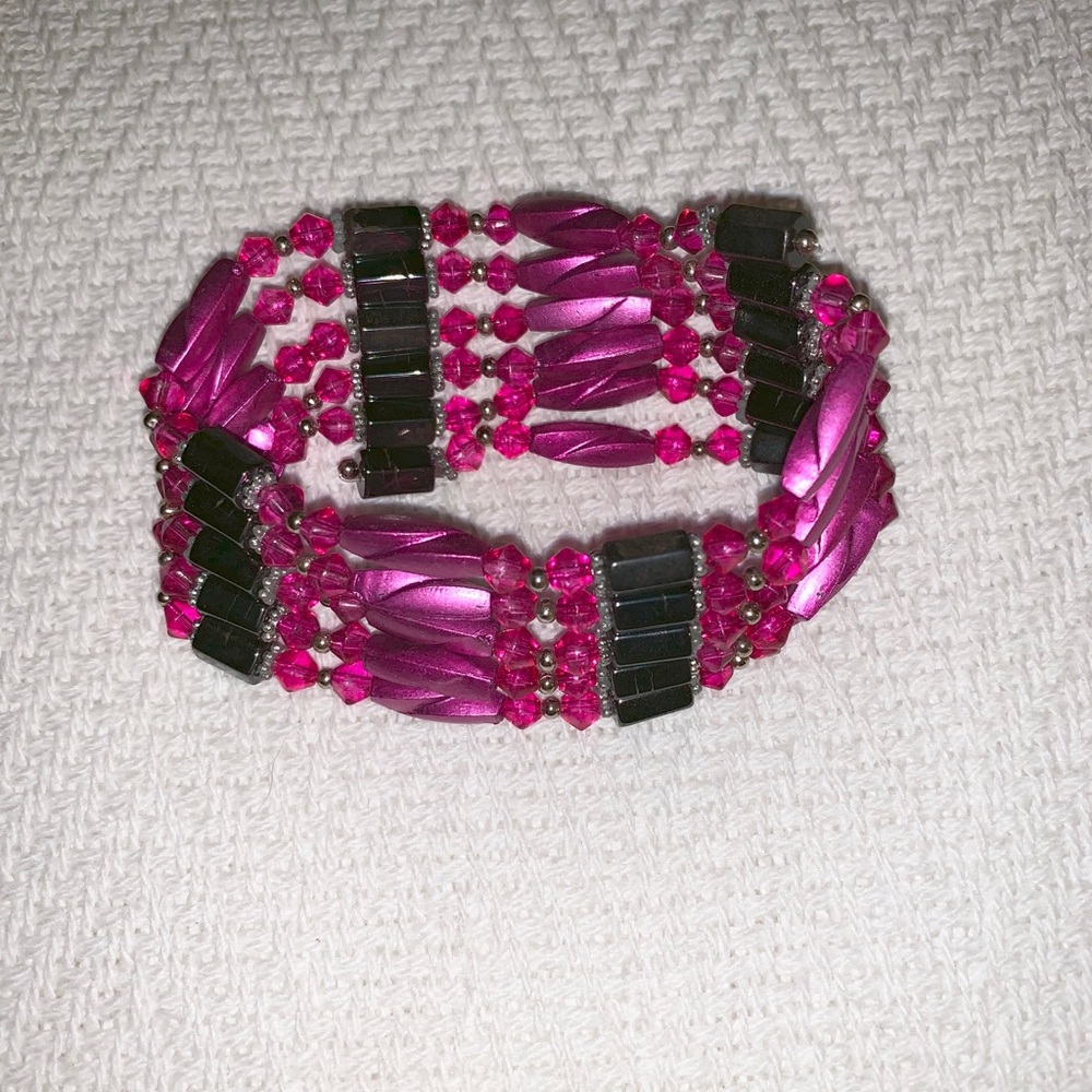 Pink/black magnetic hermatite necklace/bracelet.